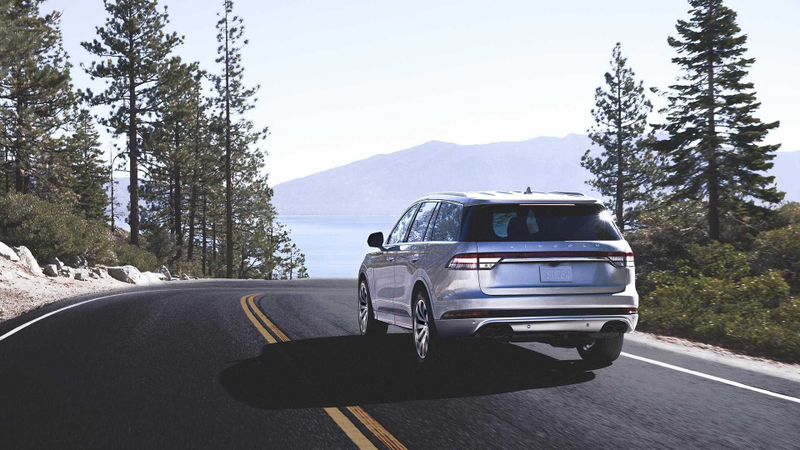 Illustration for article titled The 2020 Lincoln Aviator Has Sleek Lines and 450 HP
